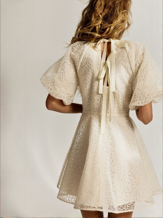 H&M Dresses & Skirts - H&M Cream Floral Lace Puff-Sleeve Dress